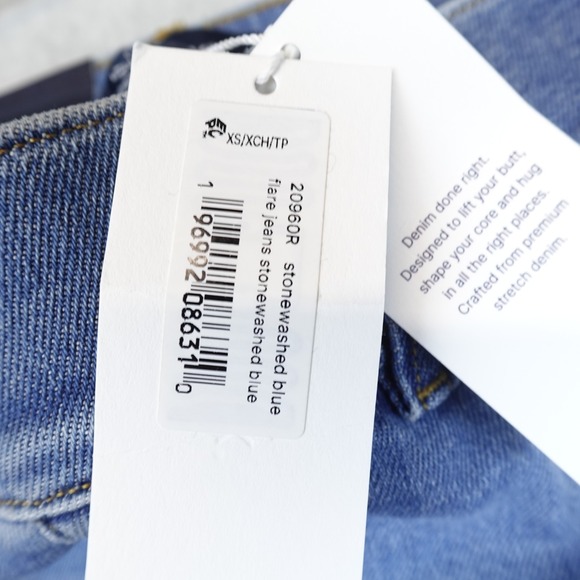 NWT SPANX Kick Flare Jeans Stonewashed Blue High Rise Stretch Denim Size XS - Picture 2 of 11